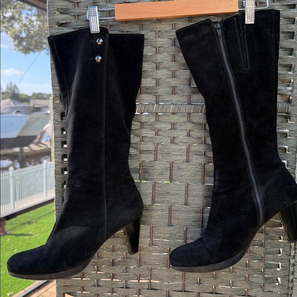 La CANADIENNE Mazy Black Suede Heeled Boots - Picture 9 of 10